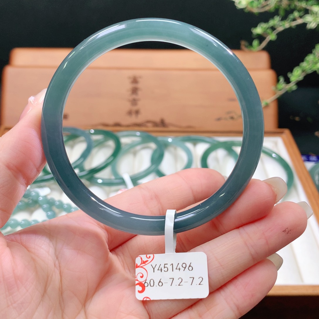 翡翠手镯未镶嵌天然