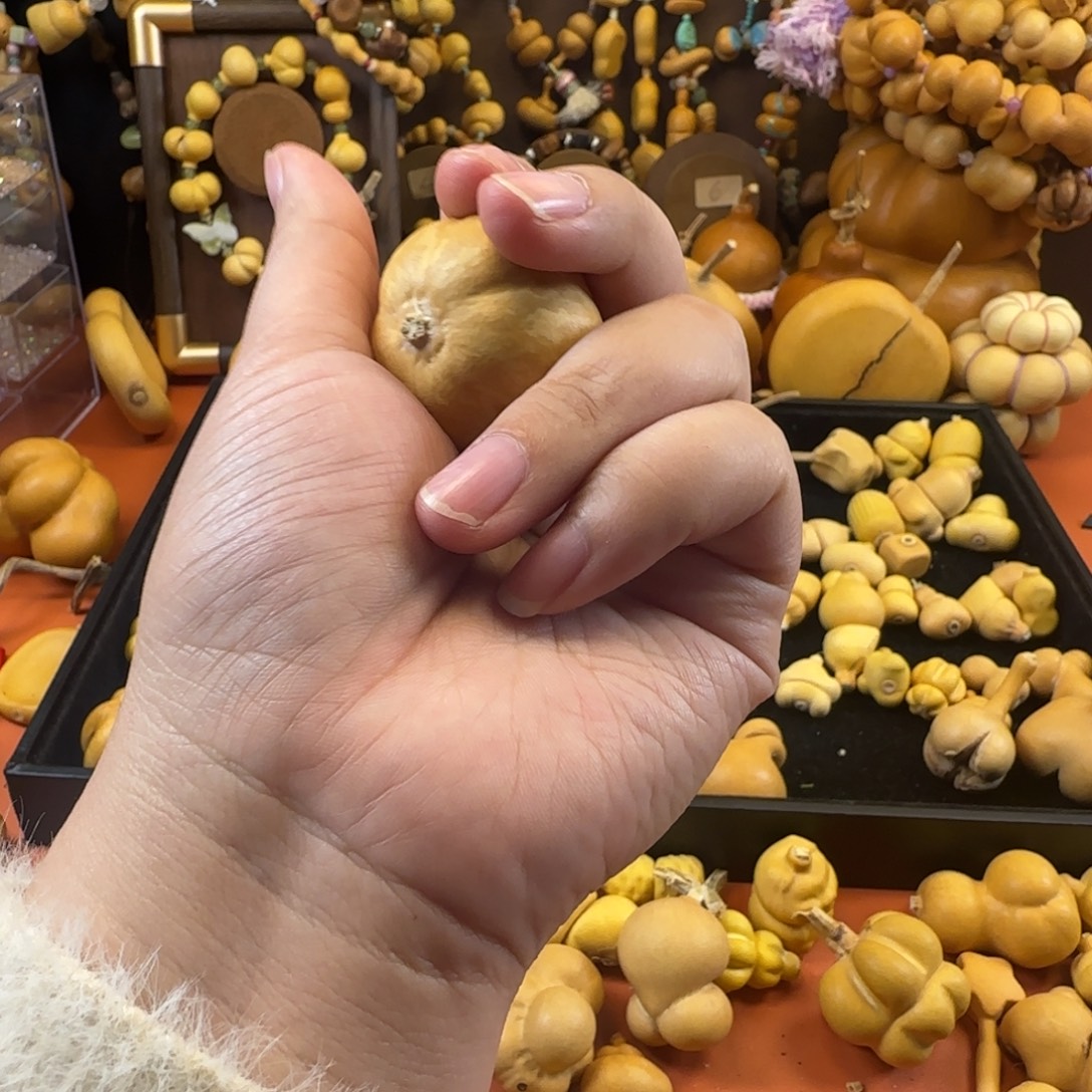 爱***儿默认微瑕打孔无售后