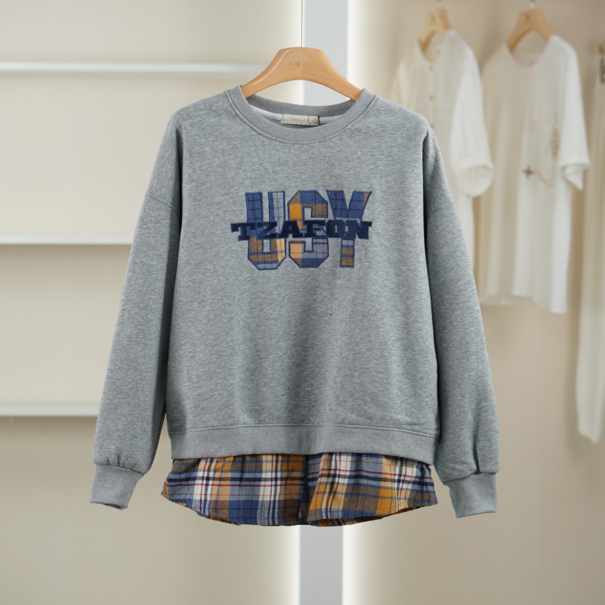 麦迪尚品【唯】51203690 秋冬厚款加绒保暖套头拼接卫衣女装