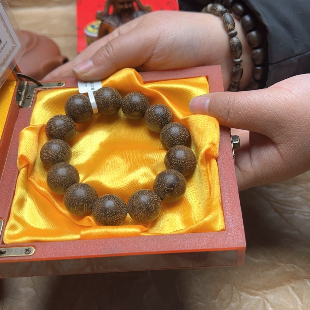 大叶紫檀（黑酸枝木类）