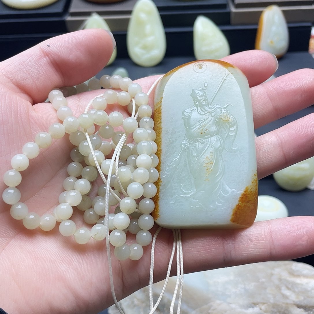 和田玉吊坠(赠链)未镶嵌雨**央