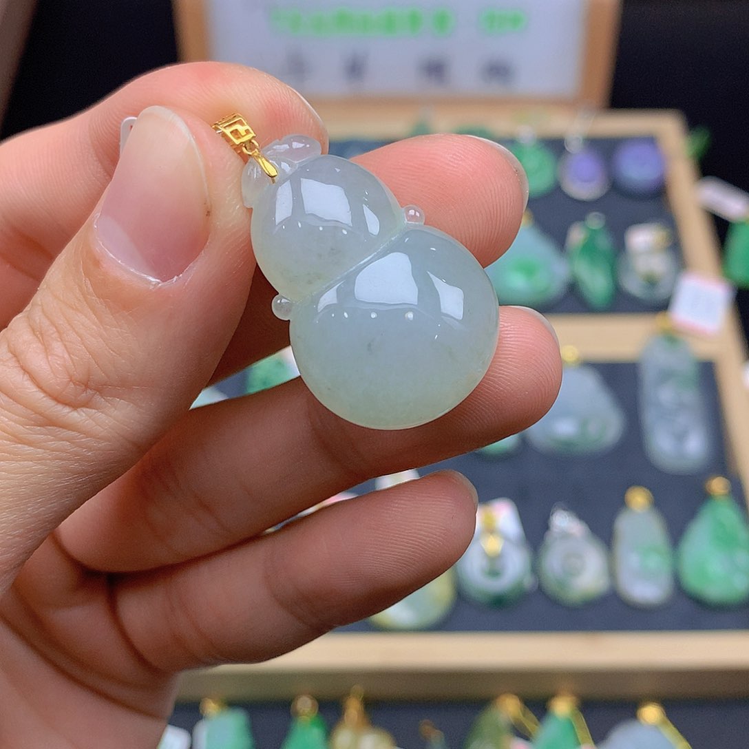 翡翠颈饰18K金镶嵌翡翠