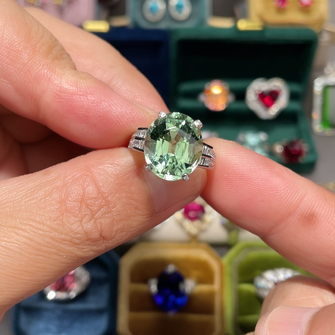 18K金镶嵌碧玺戒指8.3ct