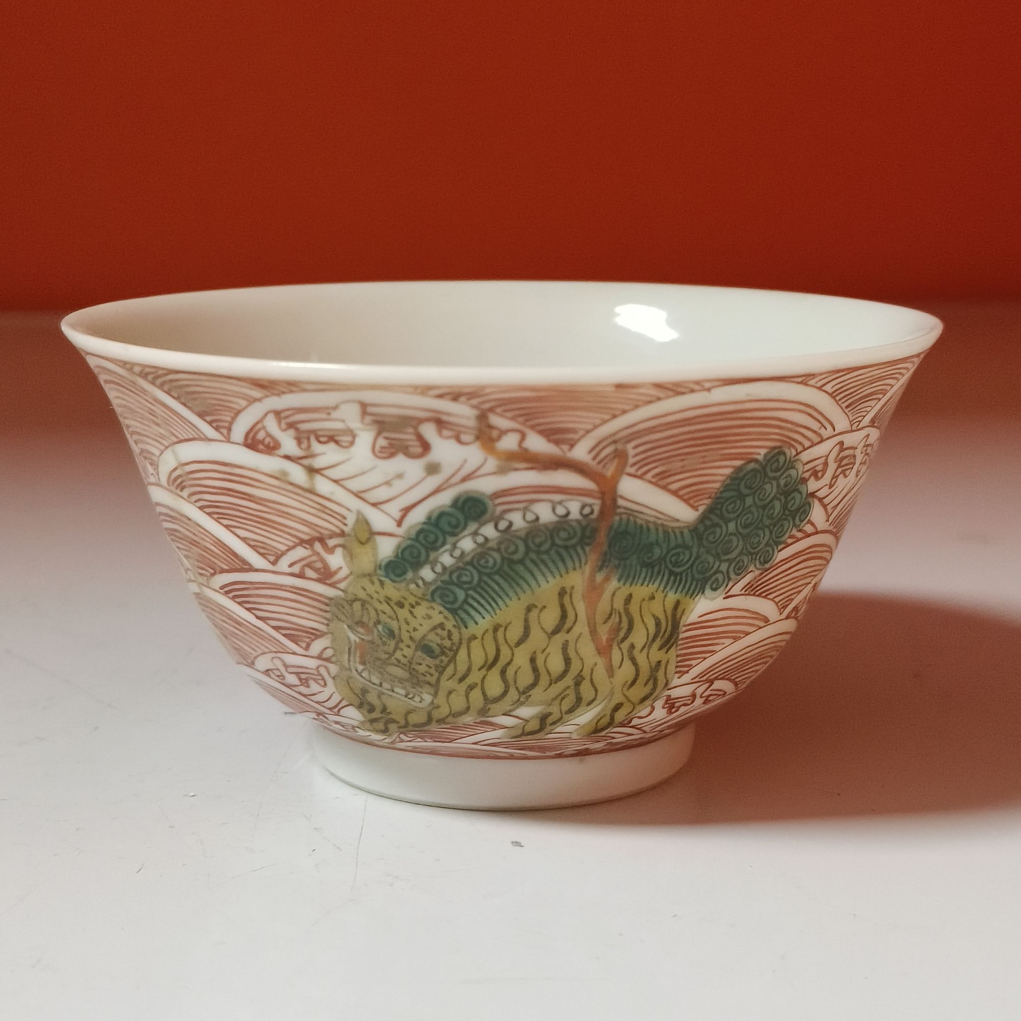 清晚期 矾红海水瑞兽纹杯