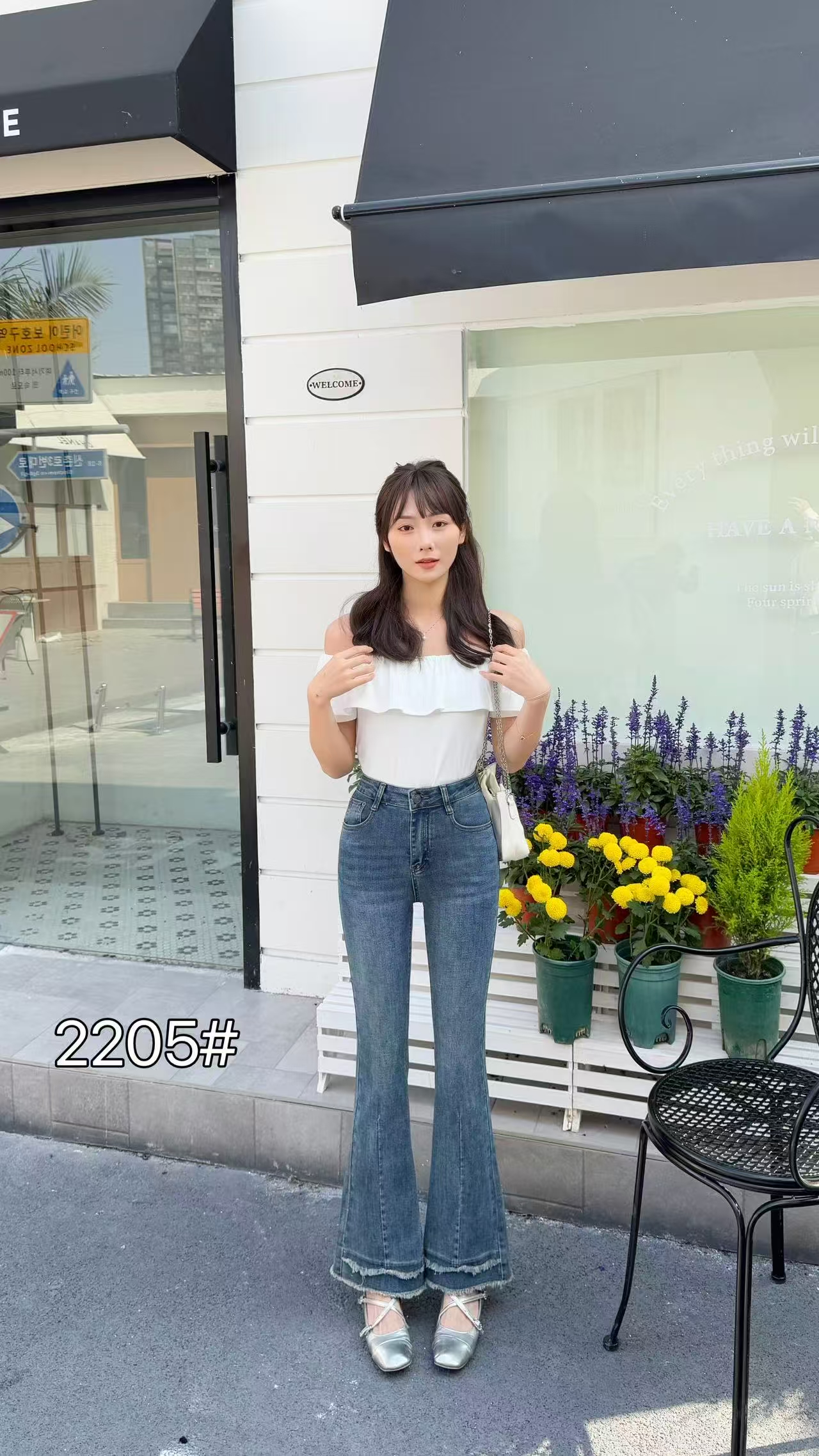 2205款（特色裤腿）显瘦小个子微喇牛仔裤