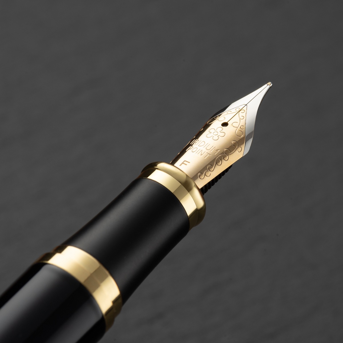 华士来高端明尖钢笔红色,亮黑色多色可选书法练习钢笔可配墨水