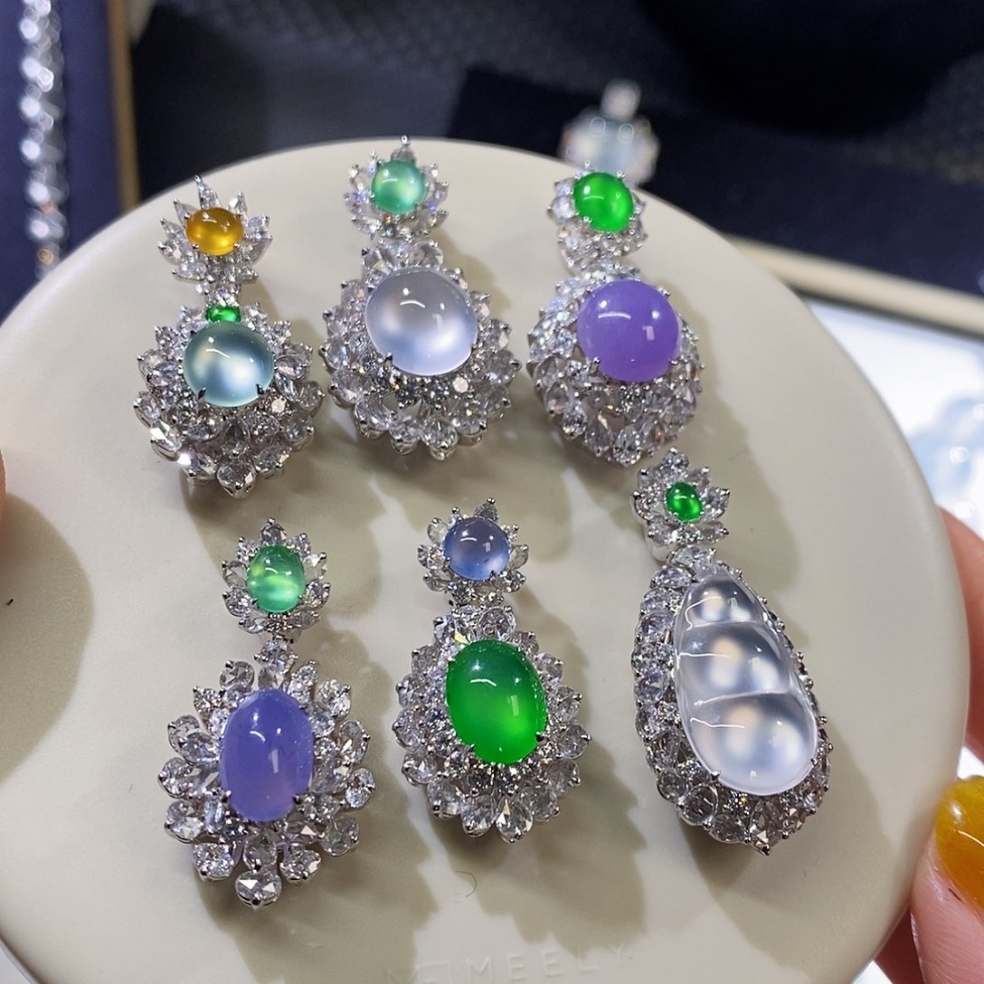 翡翠手链18K金镶嵌吊坠多样性发其一