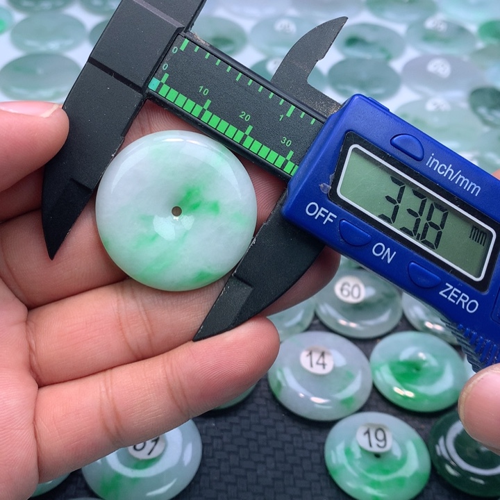 翡翠颈饰未镶嵌缅甸天然A货翡翠