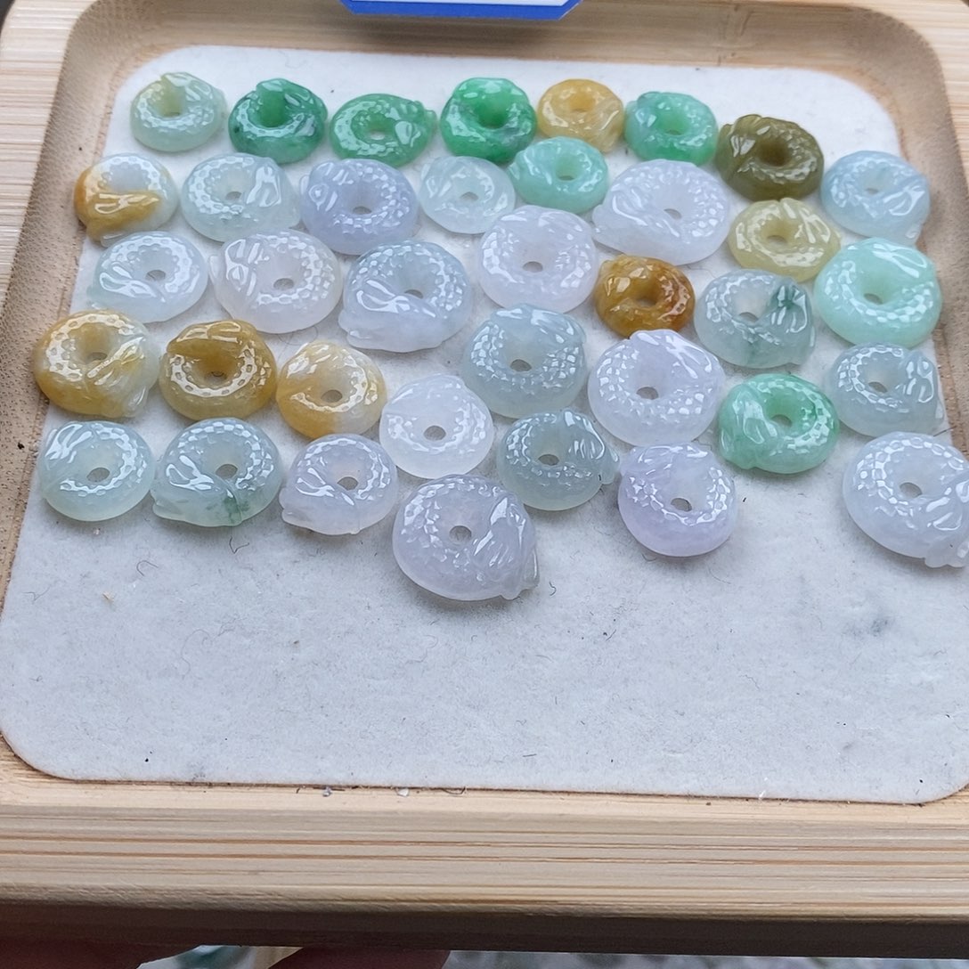 翡翠颈饰未镶嵌龙环1个