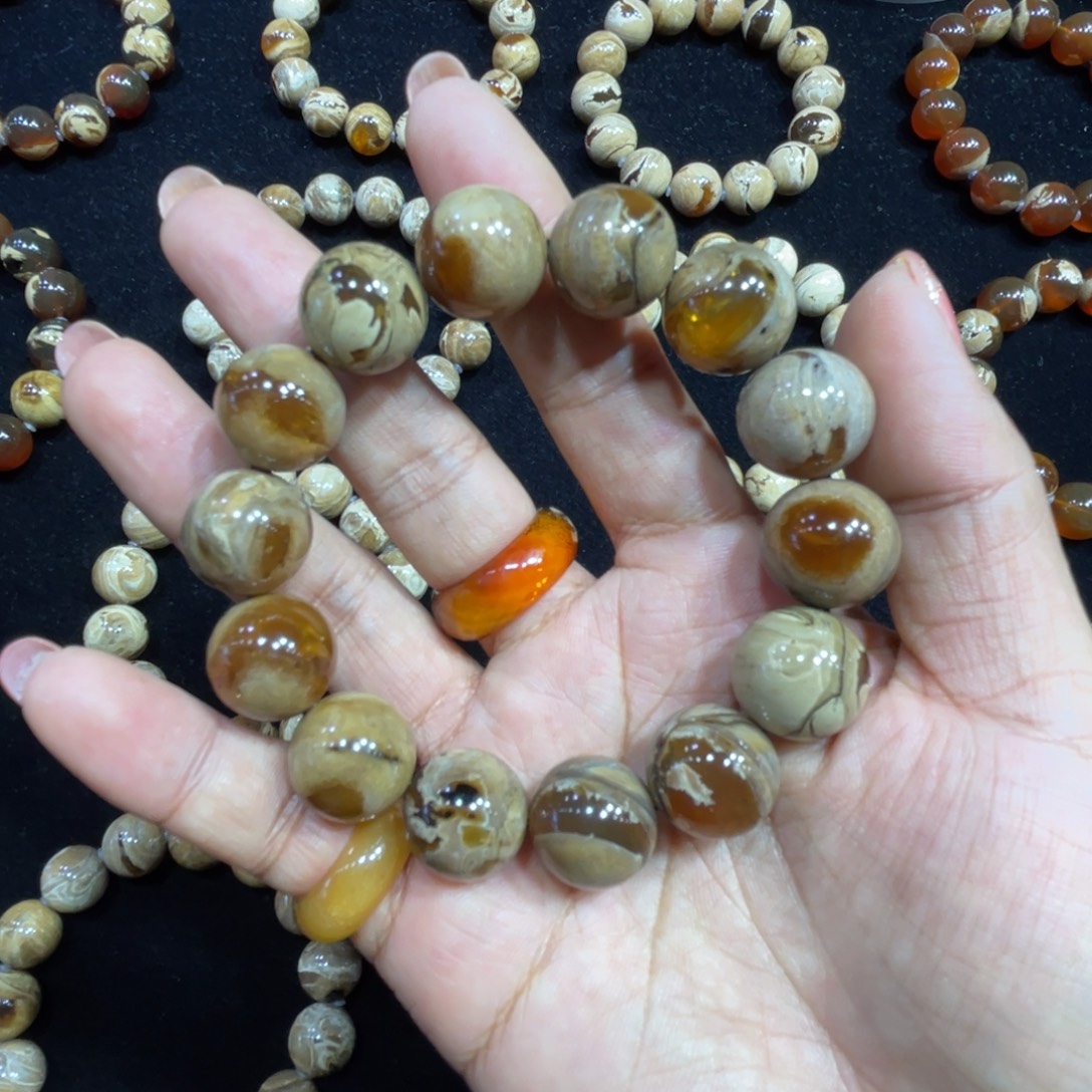 琥珀未镶嵌手串溶洞15