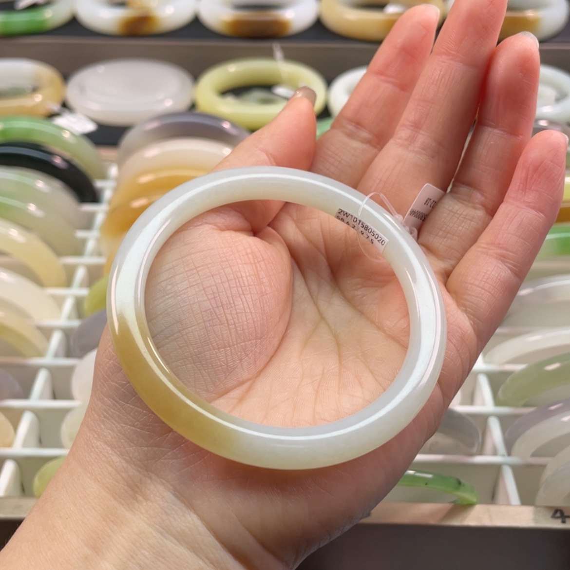 【闪购商品】和田玉手镯未镶嵌