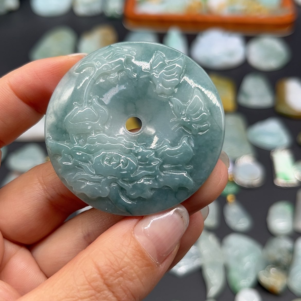 【闪购商品】翡翠颈饰未镶嵌蝶恋花