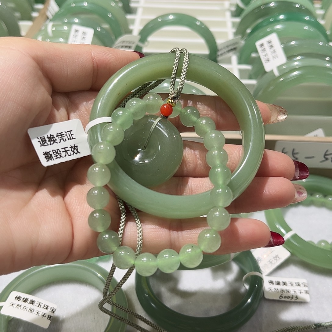 东陵石未镶嵌手镯