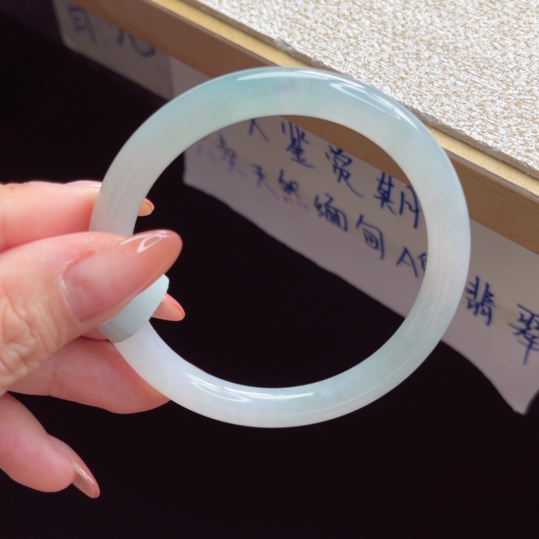 翡翠手镯未镶嵌手镯