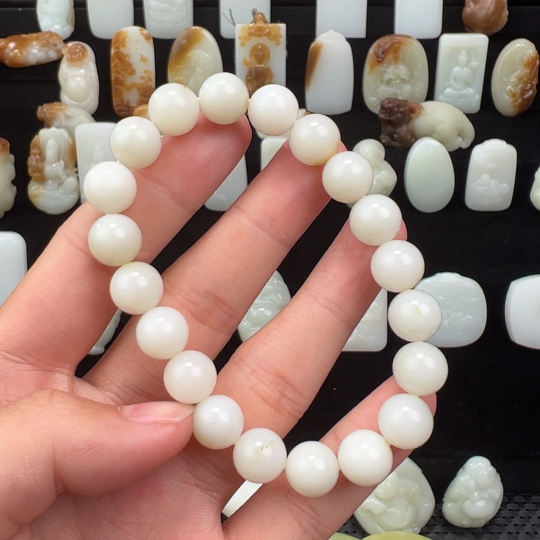 和田玉颈饰未镶嵌