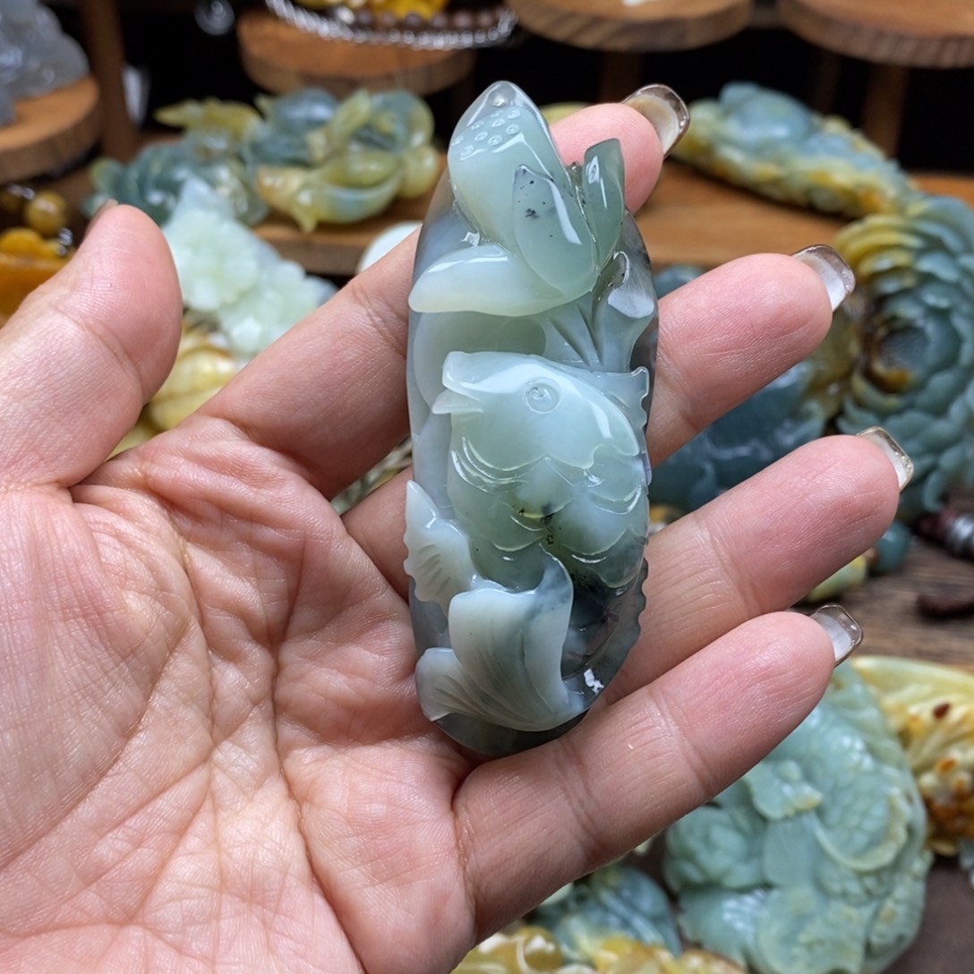 岫玉未镶嵌吊坠(赠链)