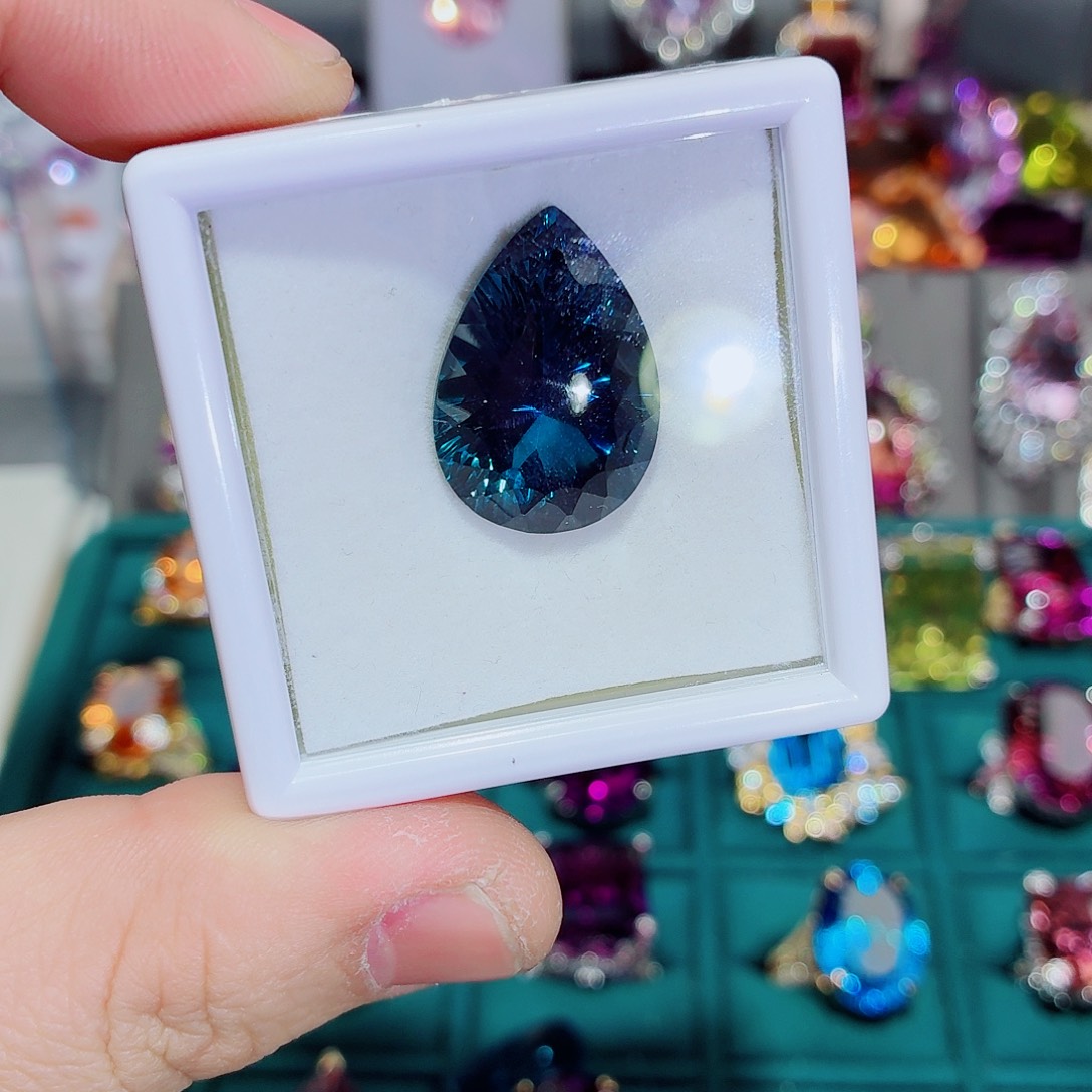 是***啊托帕石裸石水滴形