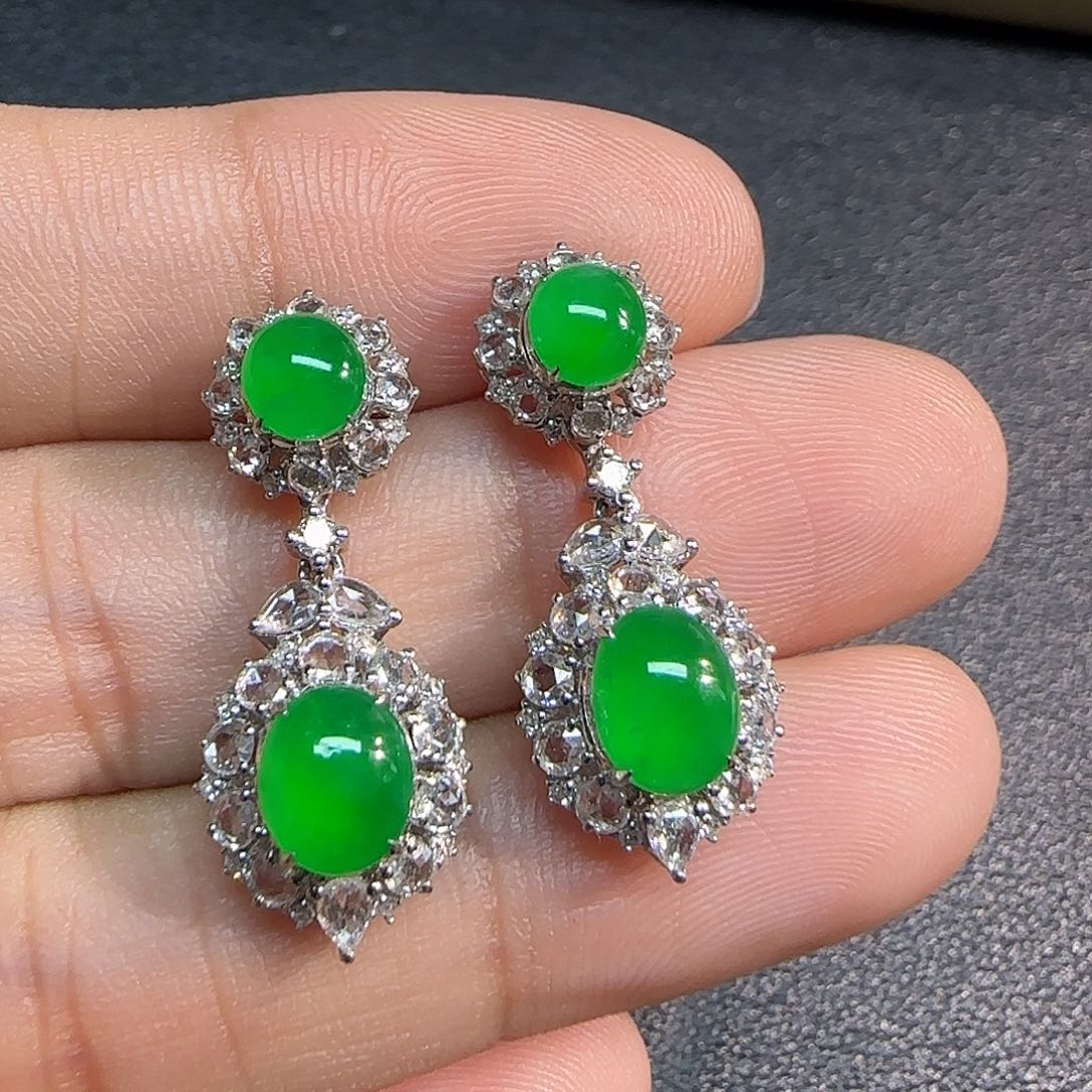 翡翠18K金镶嵌耳钉蛋面