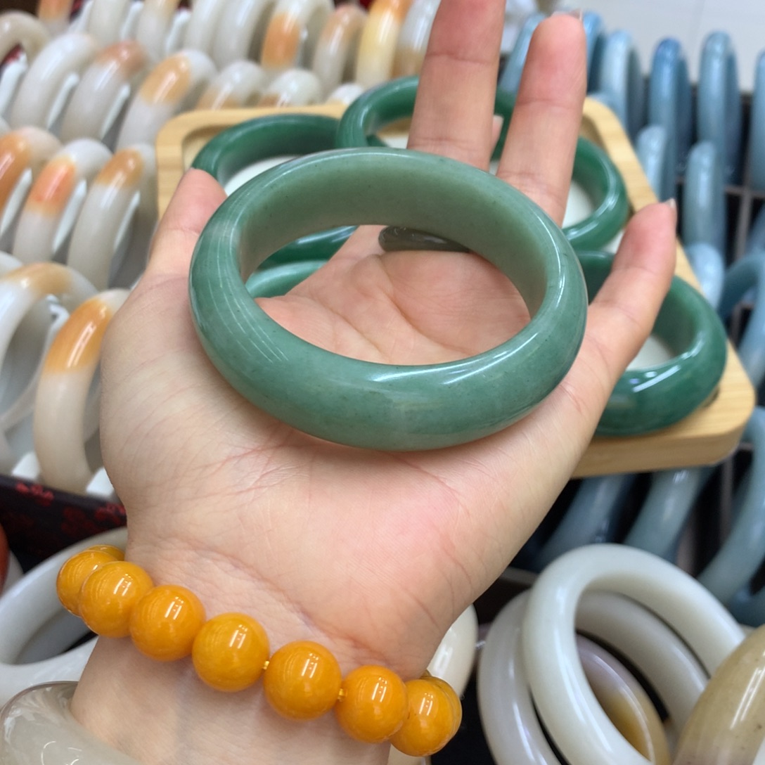 *****石英质玉未镶嵌手镯