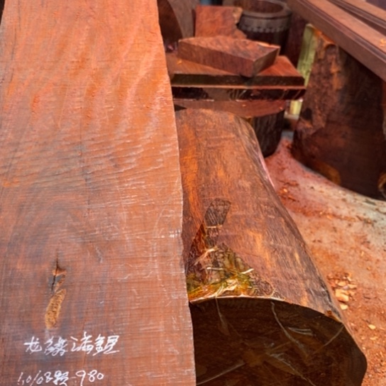 檀香紫檀（小叶紫檀）龙**?