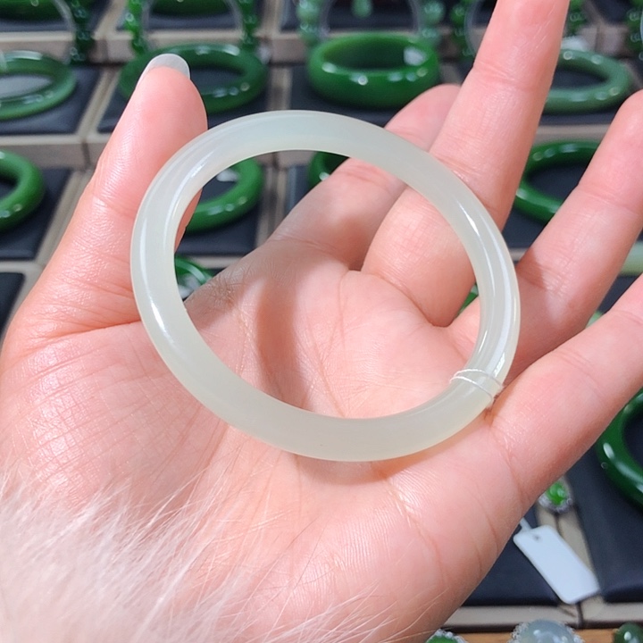 未镶嵌手镯和田玉（白玉）冰底浅晴水美人条