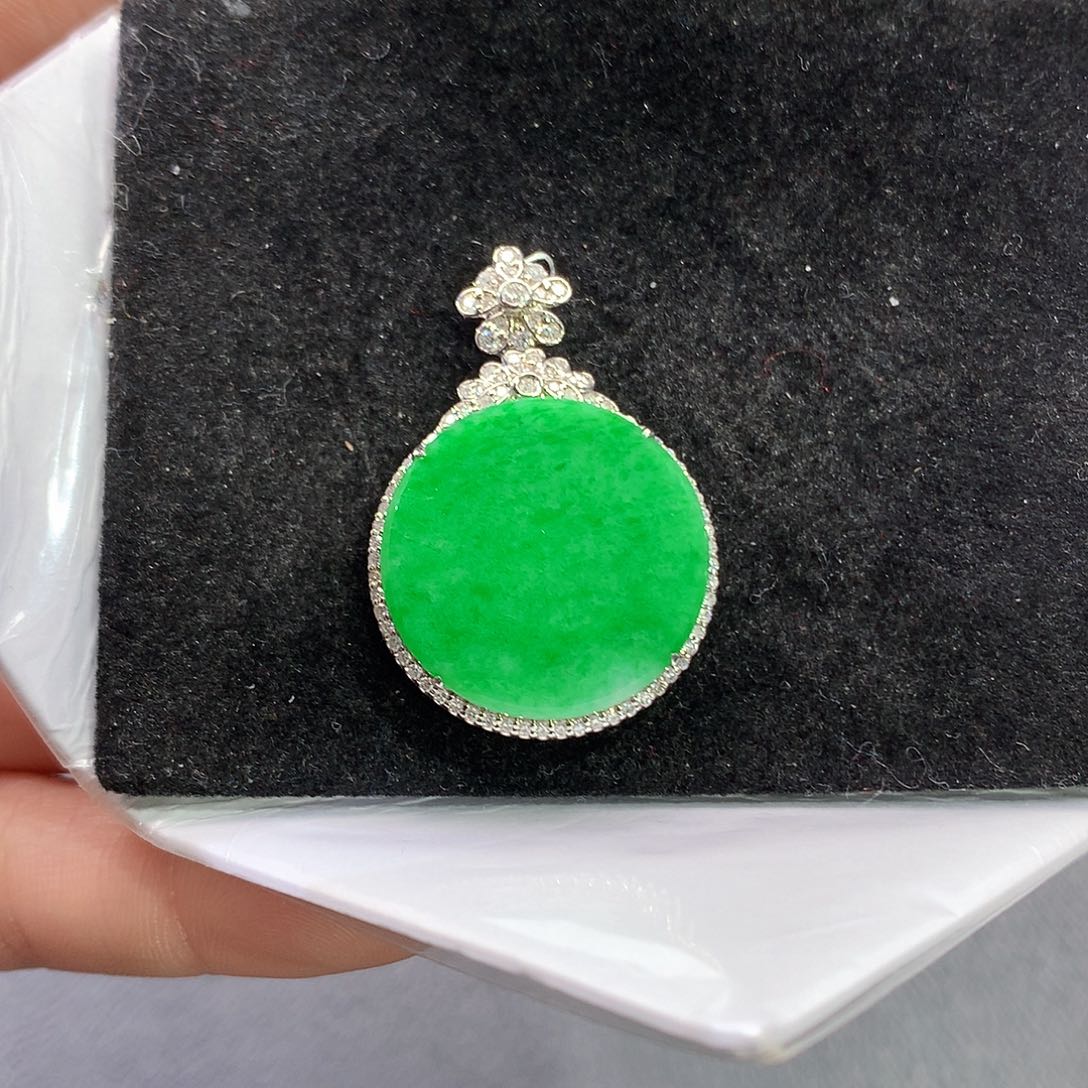 翡翠吊坠(赠链)18K金镶嵌