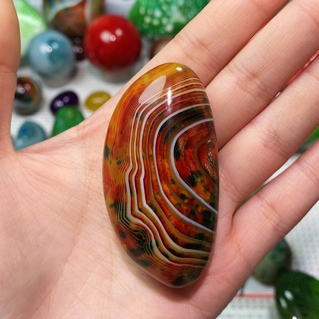 用***8玛瑙/玉髓未镶嵌珠宝奇石