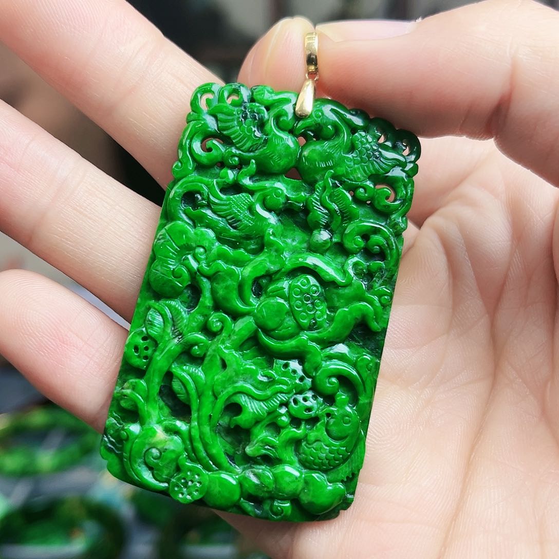 翡翠颈饰18K金镶嵌吊坠