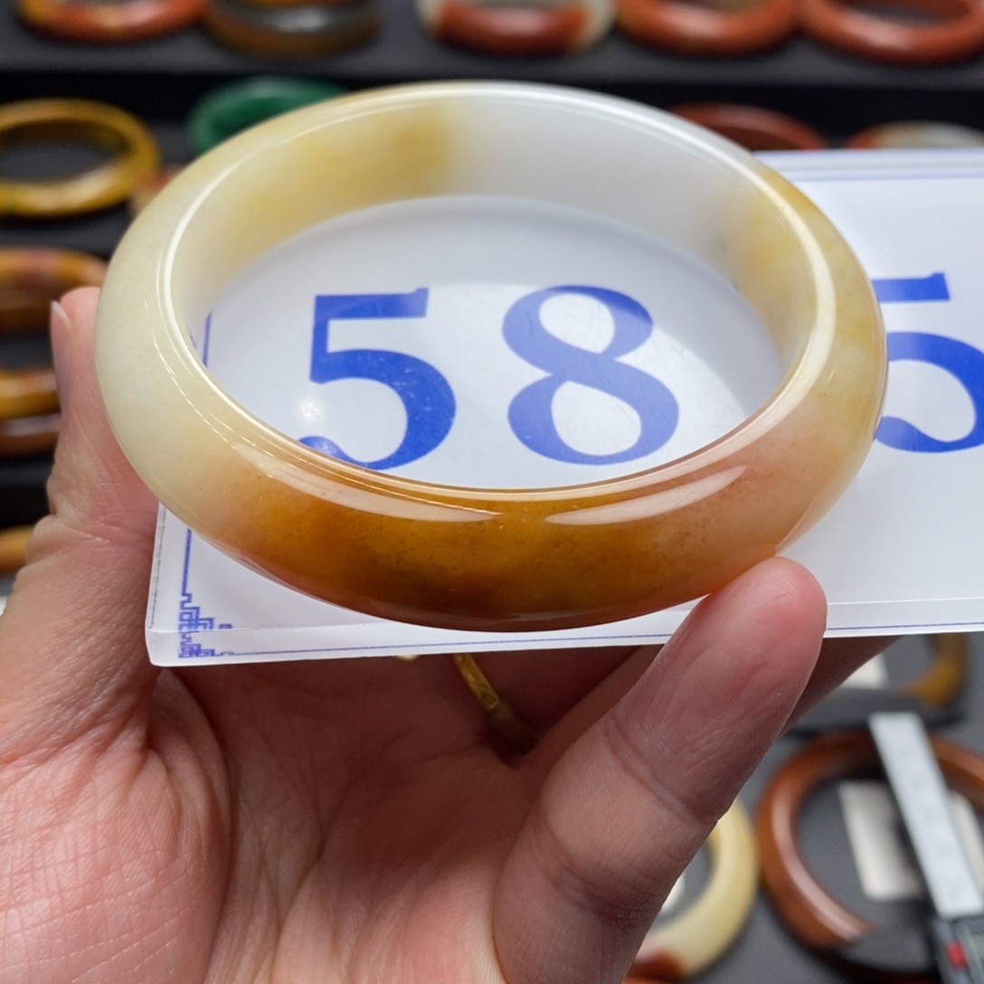 石英质玉（黄龙玉）手镯未镶嵌