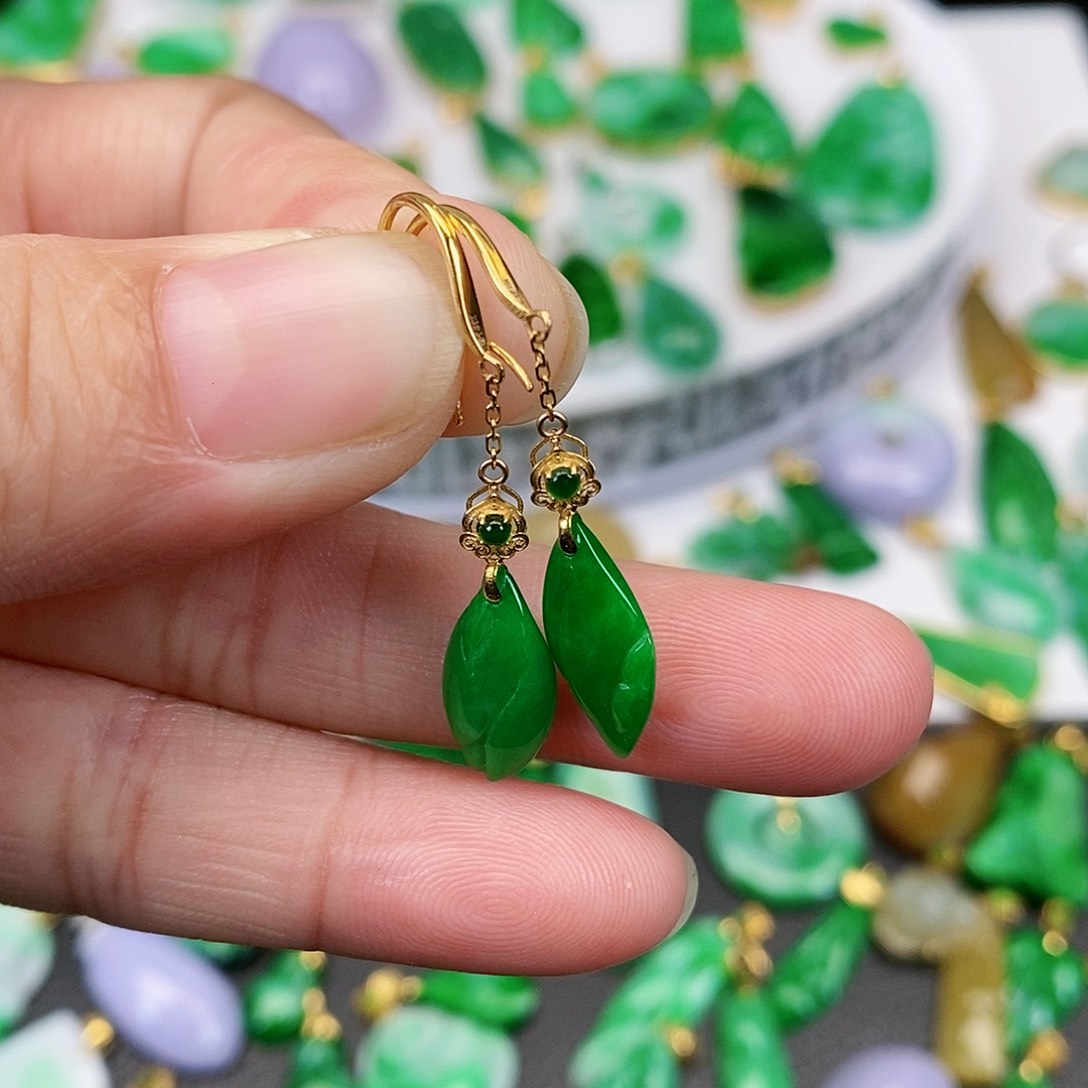 翡翠吊坠(不含链)18K金镶嵌