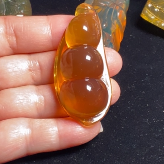 琥珀未镶嵌裸石福豆