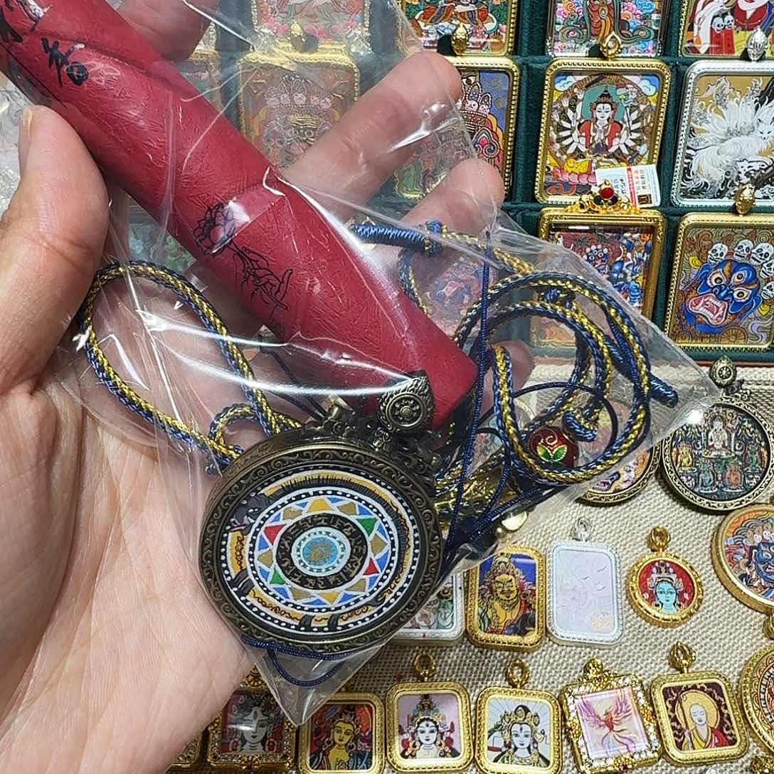 B****吊坠热贡纯手绘唐卡非遗文化