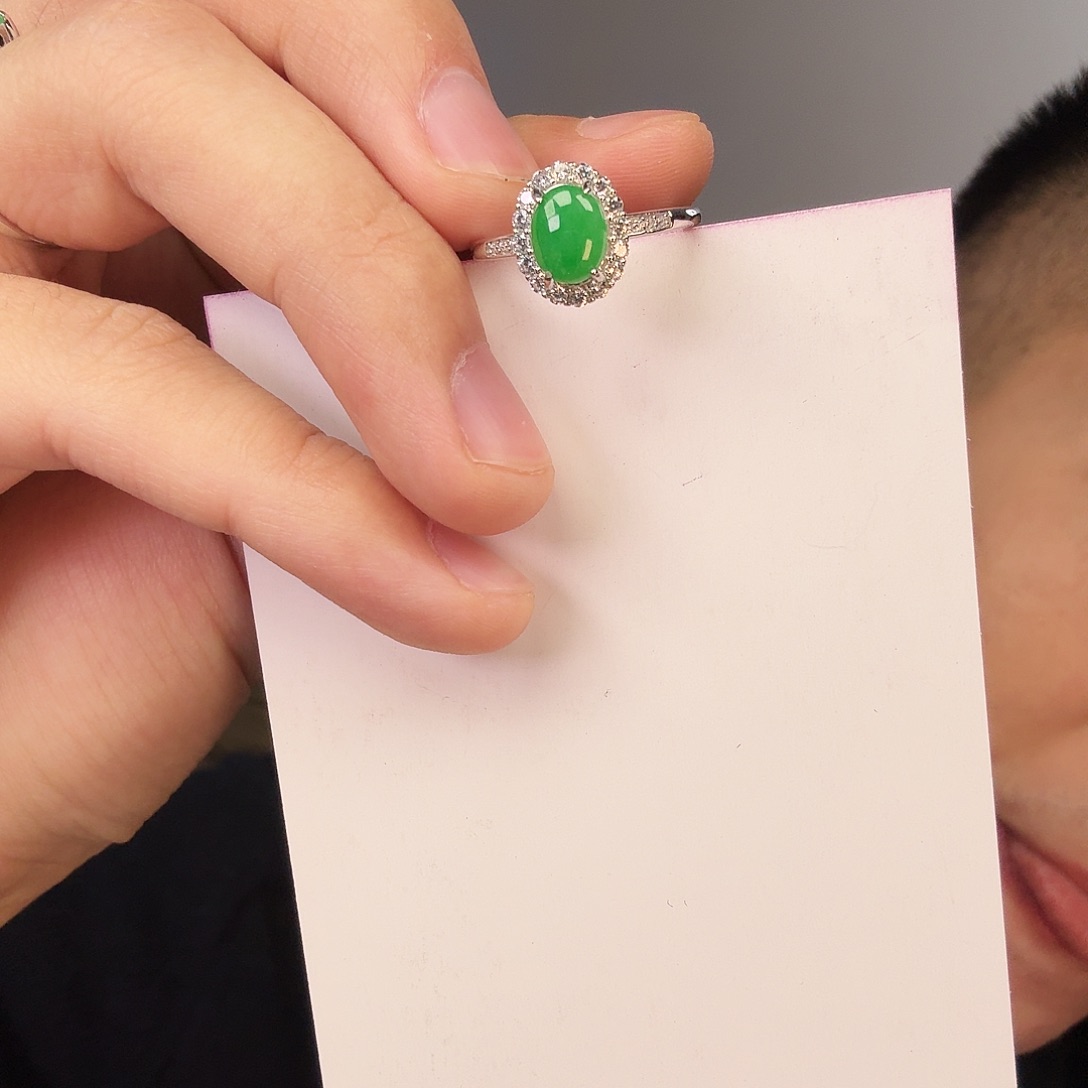 翡翠颈饰未镶嵌一件