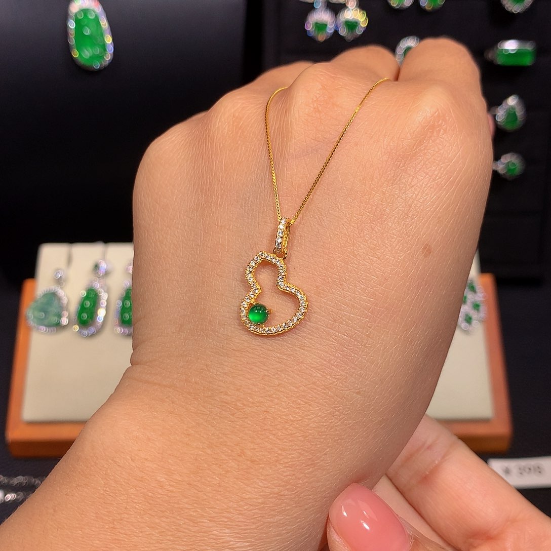 翡翠银S925镶嵌颈饰多样性