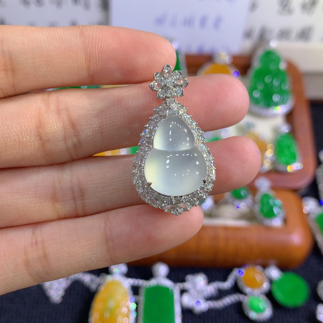 翡翠18K金镶嵌吊坠(不含链)葫芦