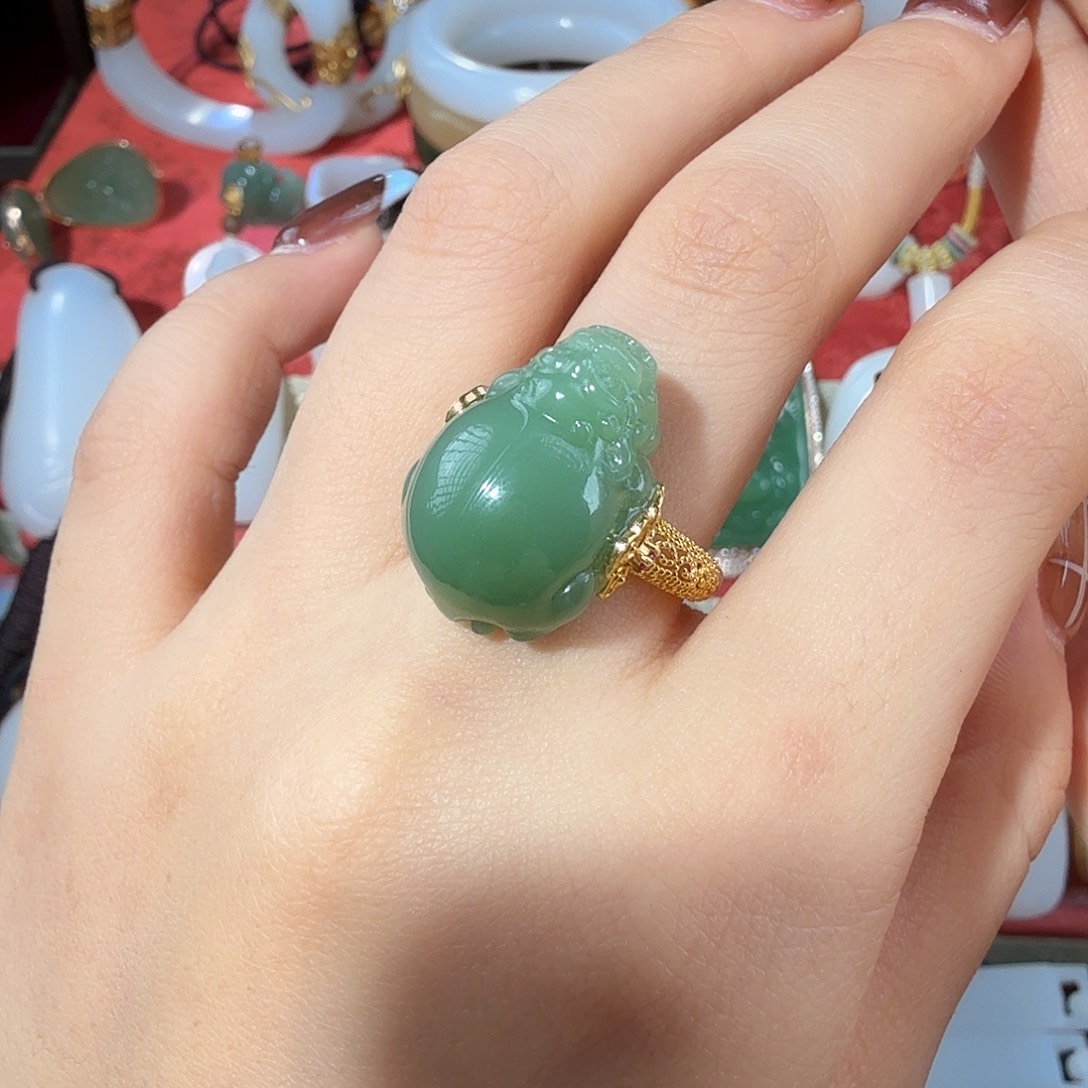 和田玉18K金镶嵌颈饰