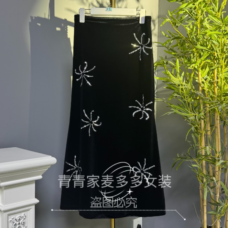 【星摇汀】秋冬新款黑色半身裙女人味重工绣珠片连衣裙