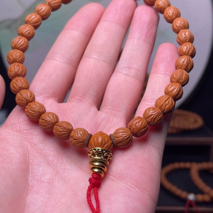 G***.桃核手串9玉龙脊手持