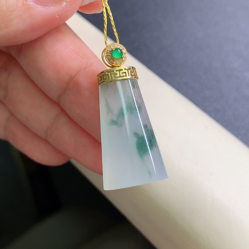 【闪购商品】翡翠颈饰18K金镶嵌无事牌