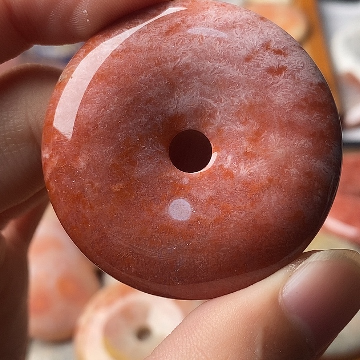 啤***总硅化珊瑚未镶嵌颈饰