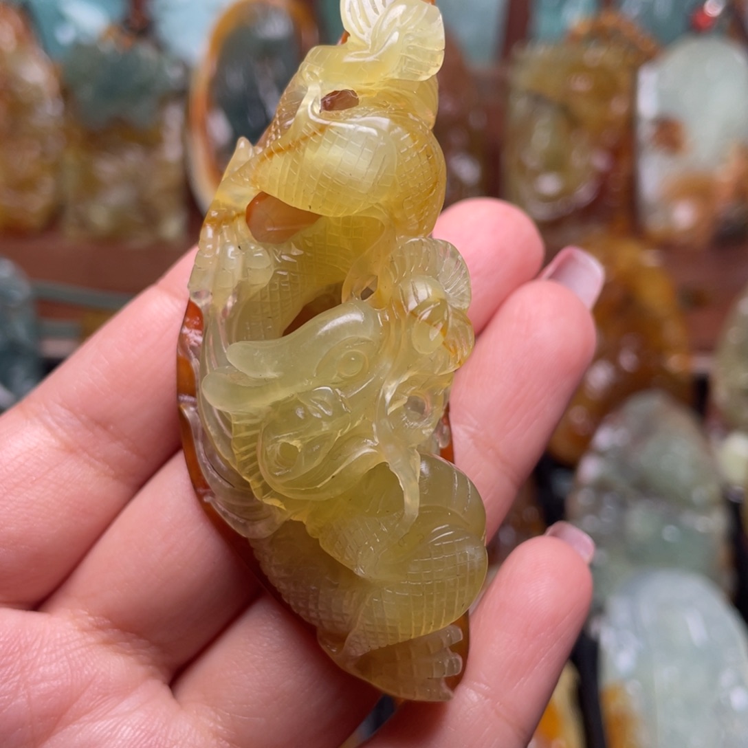 蛇纹石玉颈饰未镶嵌