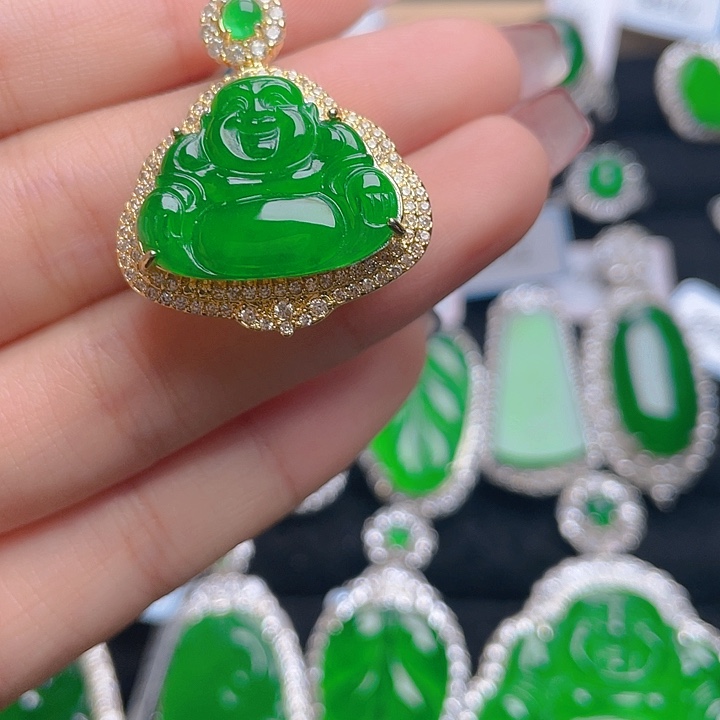翡翠颈饰未镶嵌弥勒佛