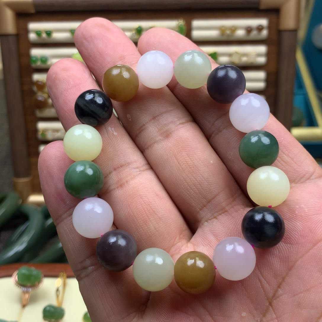 和田玉颈饰未镶嵌多宝手串