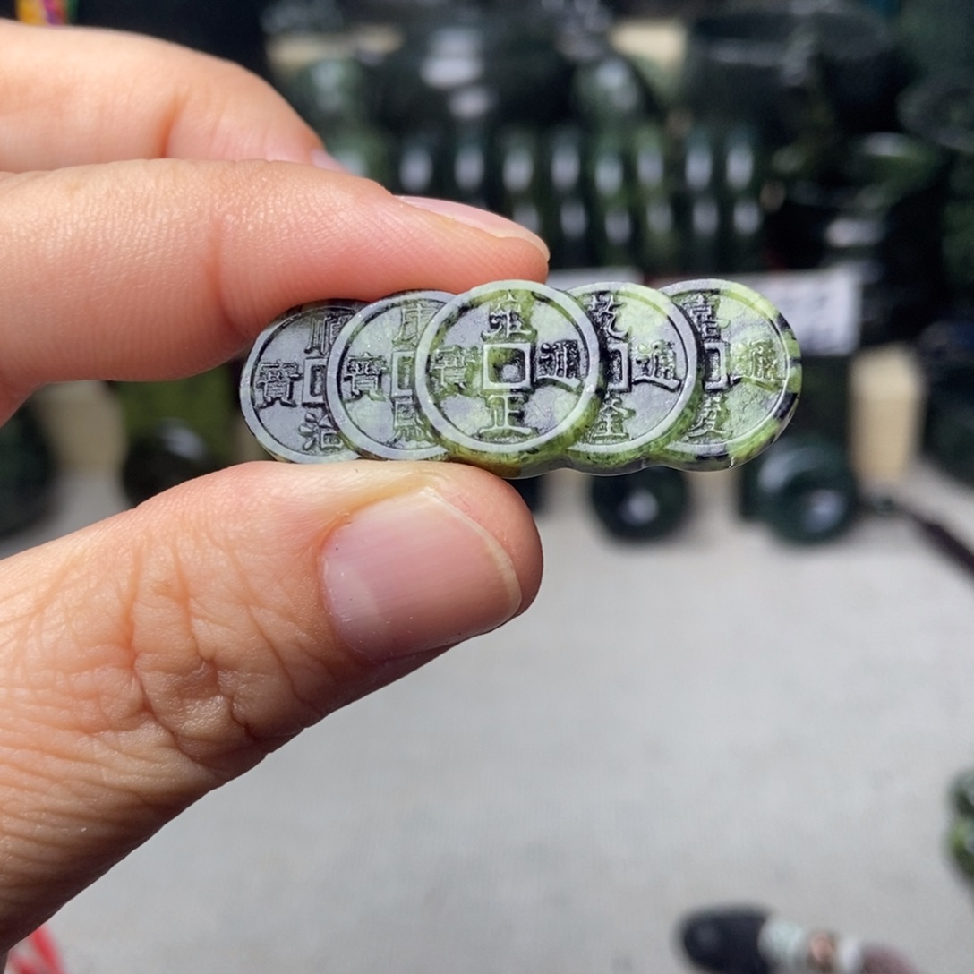 蛇纹石玉未镶嵌五帝钱（光）