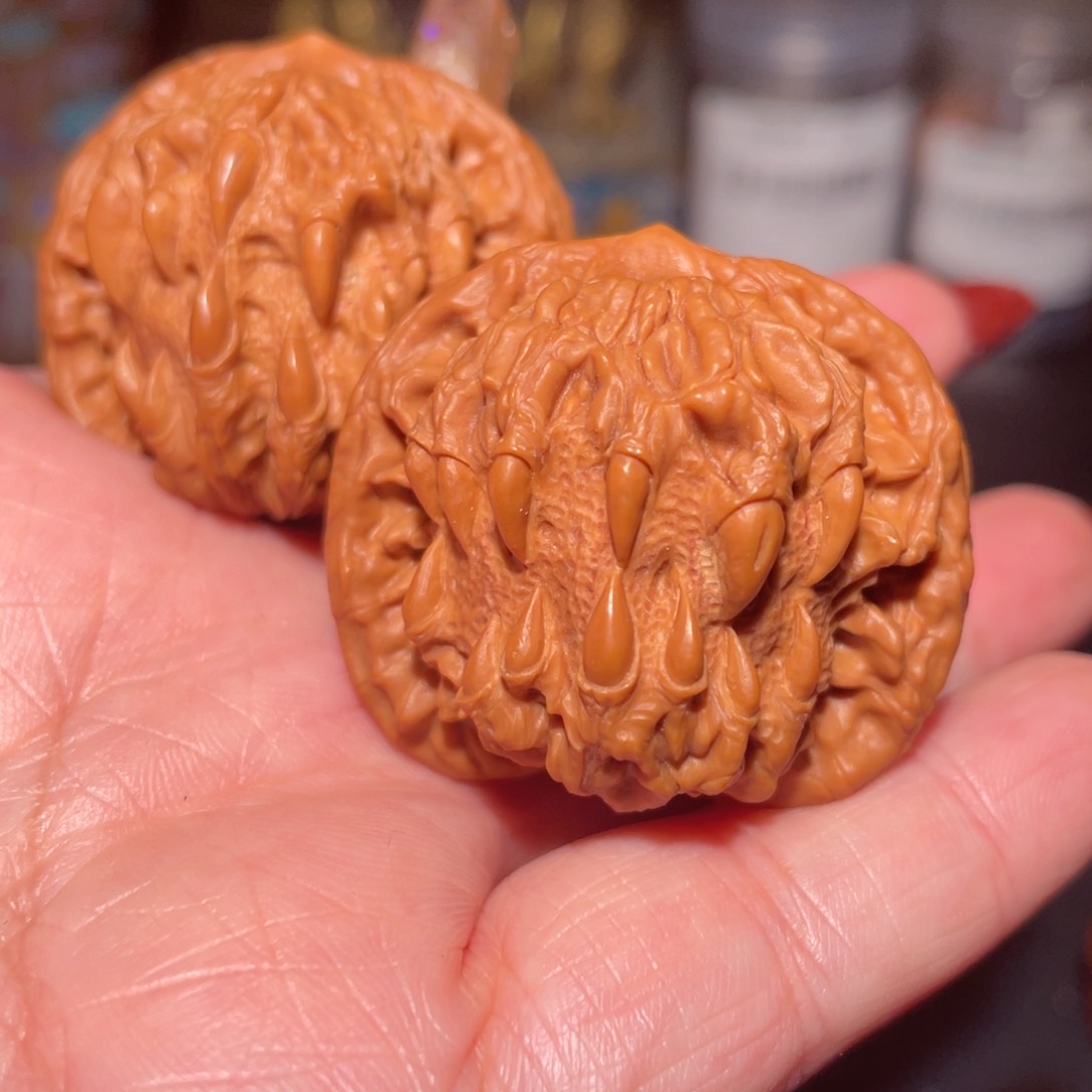 【闪购商品】文玩核桃把件雕刻饕餮