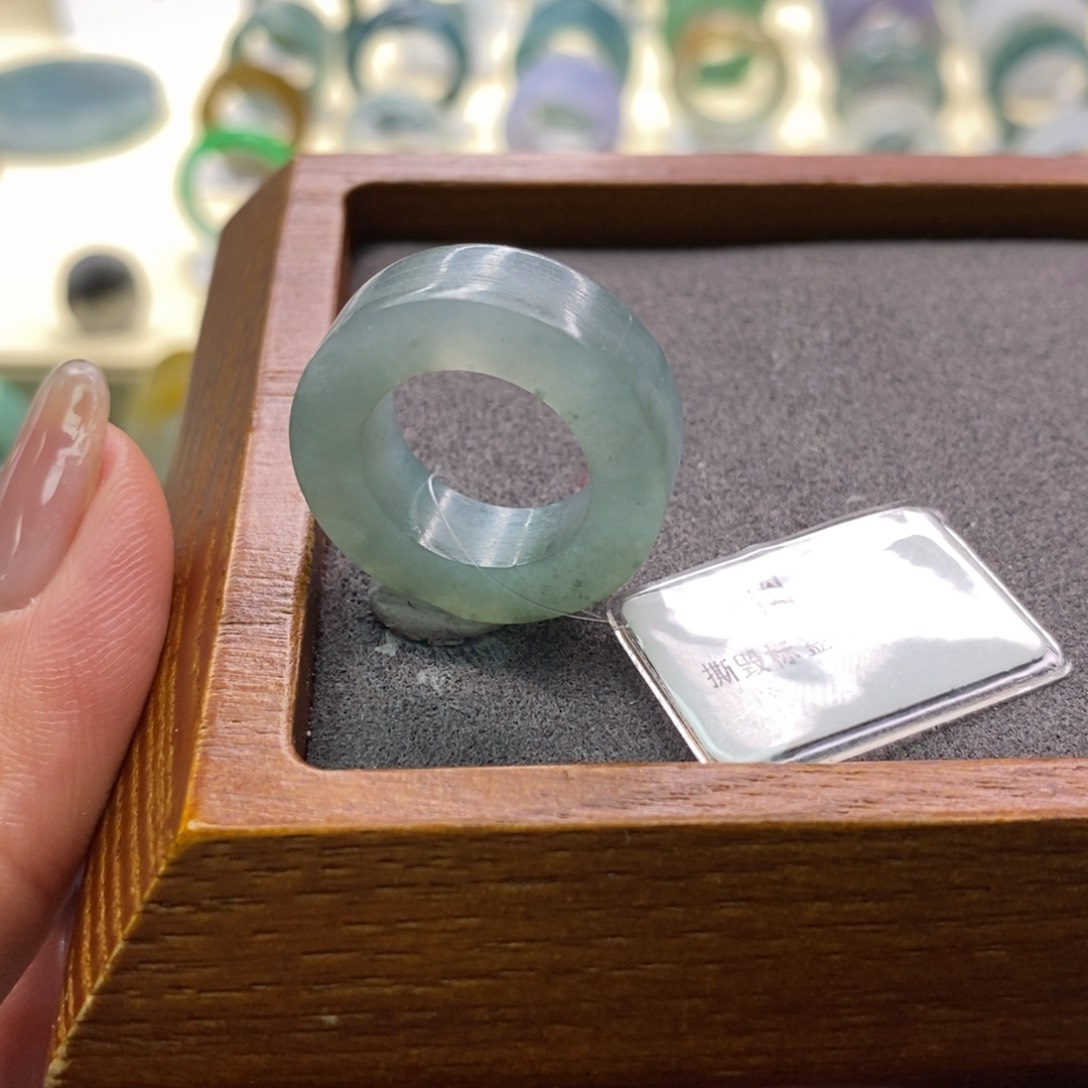 定制翡翠未镶嵌戒指