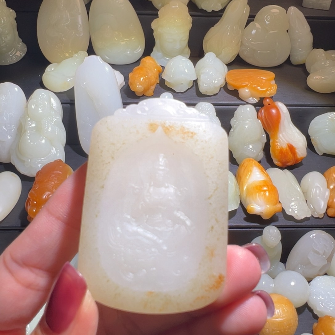 颈饰未镶嵌和田玉（糖玉）