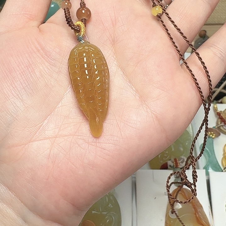 蛇纹石玉未镶嵌颈饰