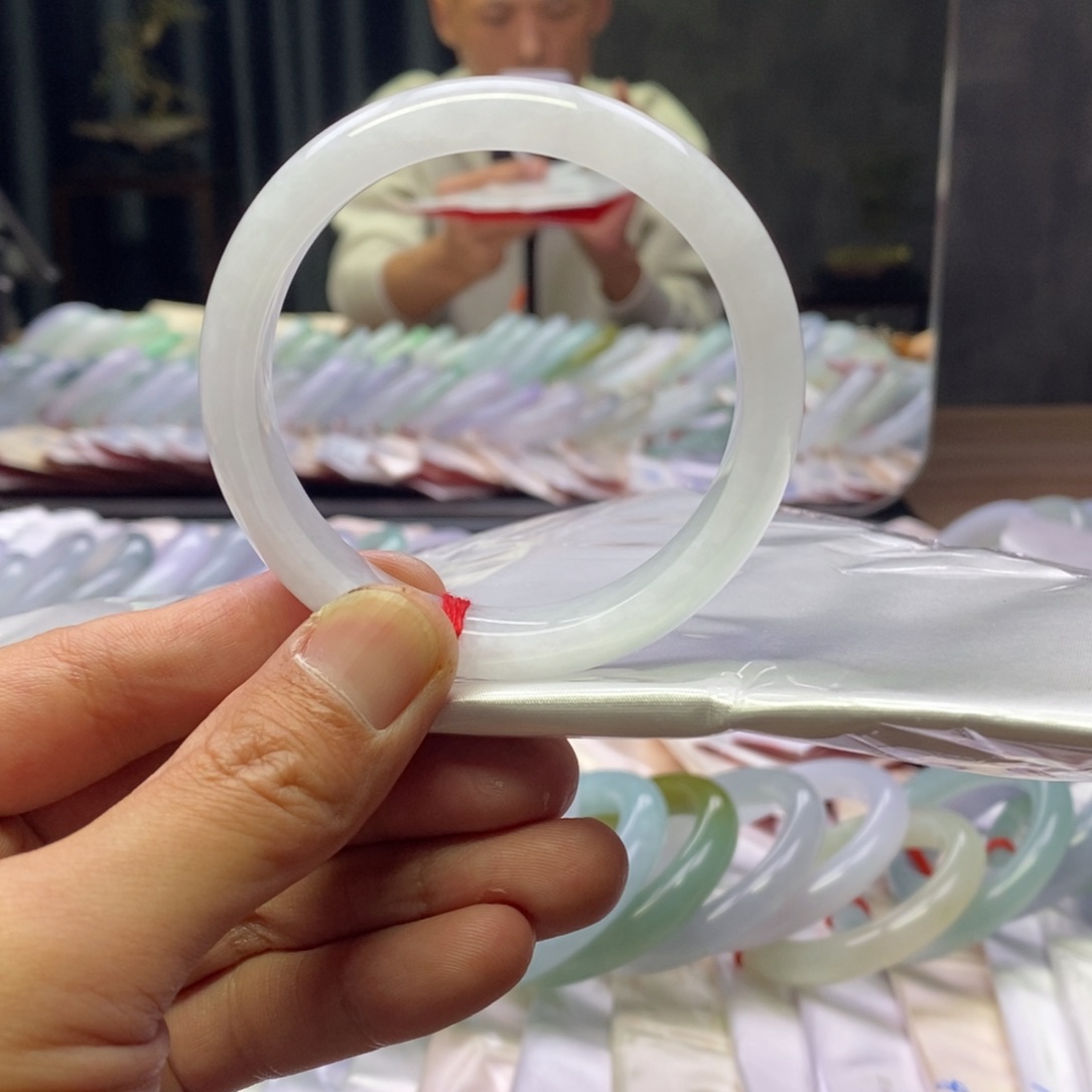 翡翠手镯未镶嵌白月光