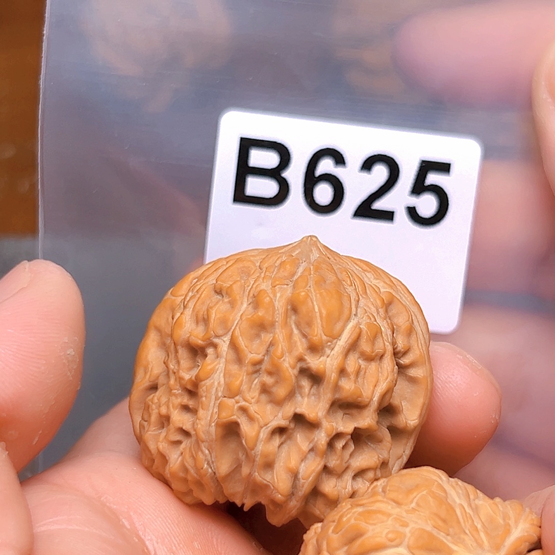 呦***呵吊坠文玩核桃送门墩